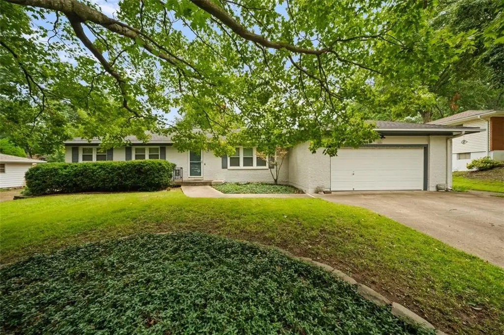 1601 77th Street, Kansas City, MO 64118 - #1