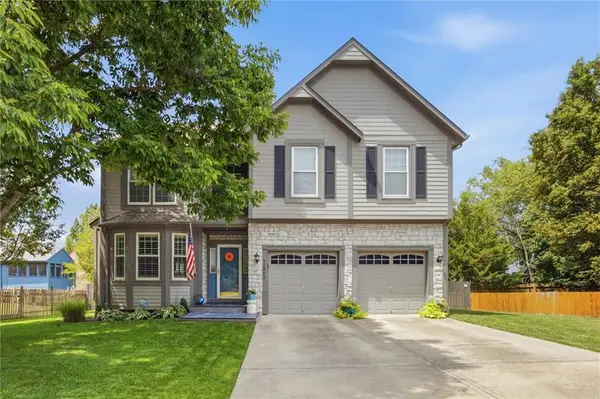 15802 S Lindenwood Drive, Olathe, KS 66062