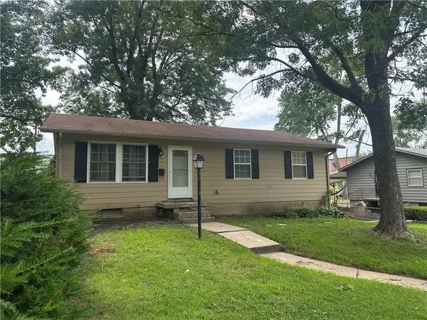 8404 Booth Avenue, Raytown, MO 64138