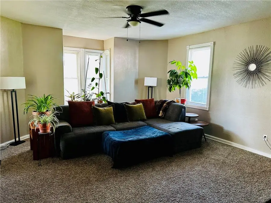516 Linn Street, Leavenworth, KS 66048 - #3