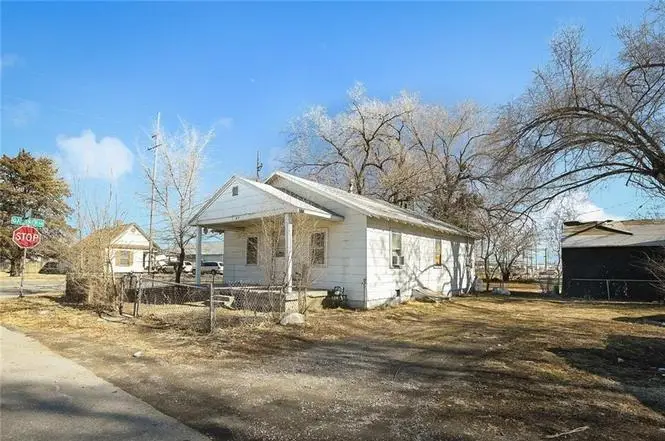 1047 N Agnes Avenue, Kansas City, MO 64120 - #2