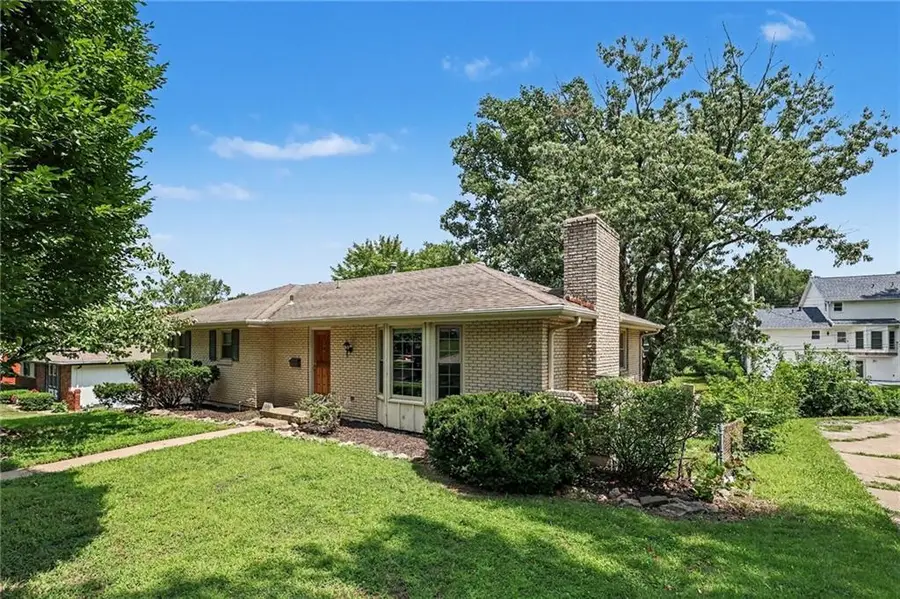 5609 Manning Avenue, Raytown, MO 64133 - #2