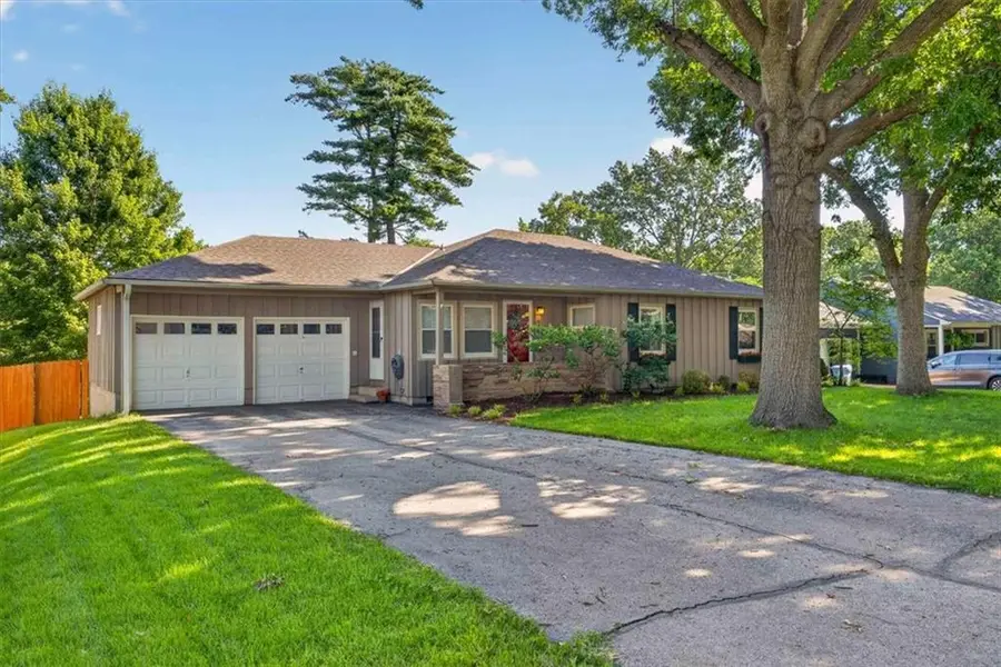 5714 W 77th Terrace, Prairie Village, KS 66208 - #2