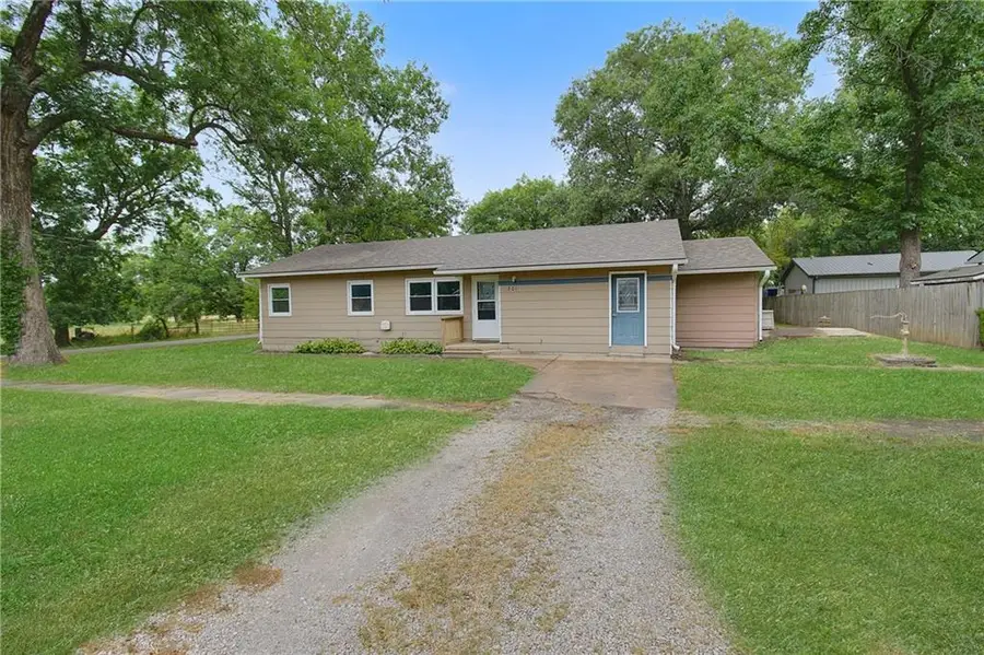 301 E 3rd Street, Altamont, KS 67330 - #2