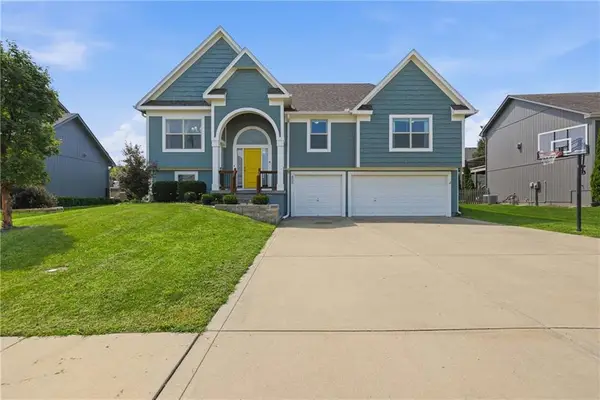 805 Bellflower Lane, Greenwood, MO 64034