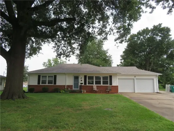 12 Holly Lane, Paola, KS 66071