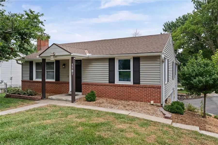 5507 Cody Street, Shawnee, KS 66203 - #2