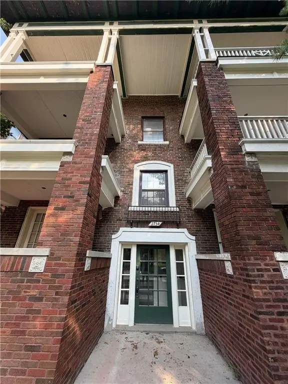 2734 Charlotte Street, Kansas City, MO 64109