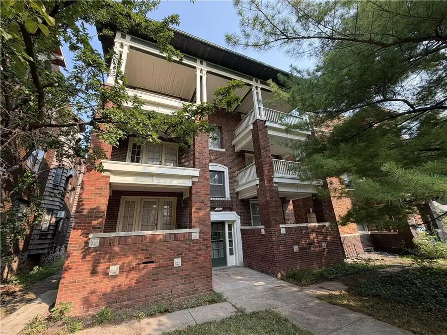 2734 Charlotte Street, Kansas City, MO 64109 - #2