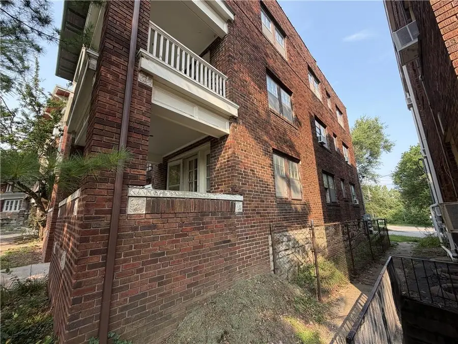 2734 Charlotte Street, Kansas City, MO 64109 - #3