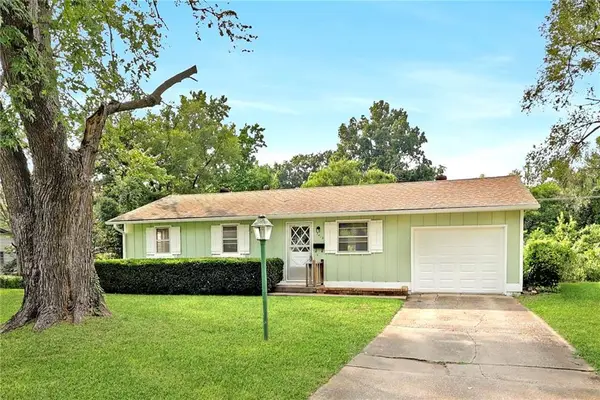 1802 Bird Terrace, Harrisonville, MO 64701