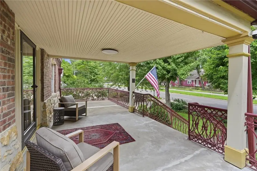 4708 Rockhill Road, Kansas City, MO 64110 - #2