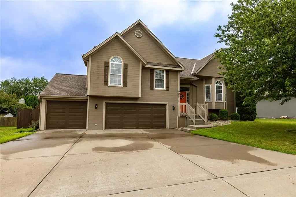 9918 N Highland Place, Kansas City, MO 64155 - #1