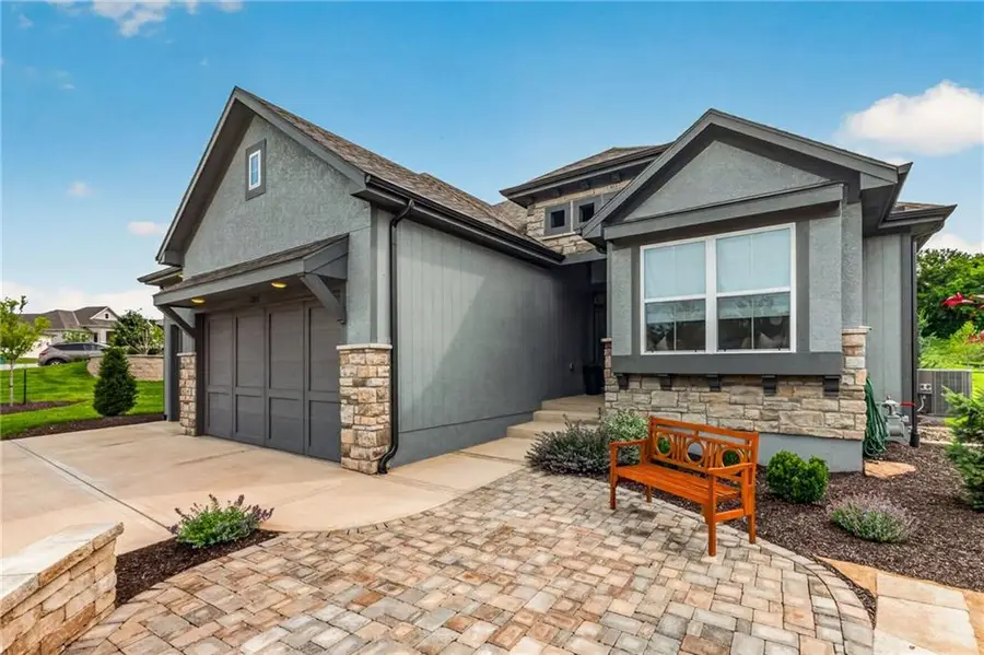 7211 Westgate Street, Shawnee, KS 66216 - #2