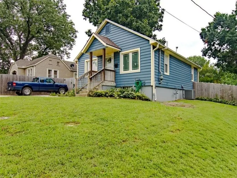 103 E Myrtle Street E, Pleasant Hill, MO 64080 - #2