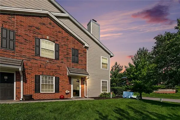 11607 Tomahawk Creek Parkway #J, Leawood, KS 66211