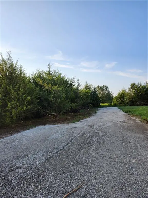 157 S Linn Valley Drive, Linn Valley, KS 66040 - #3