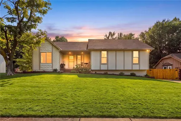 408 NW Moore Street, Lee's Summit, MO 64081