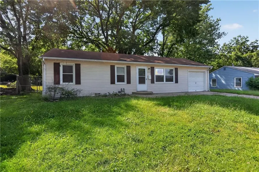 10324 Oakland Avenue, Kansas City, MO 64134 - #2