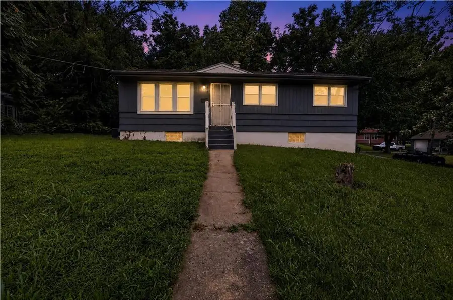 1420 E 82nd Street, Kansas City, MO 64131 - #2