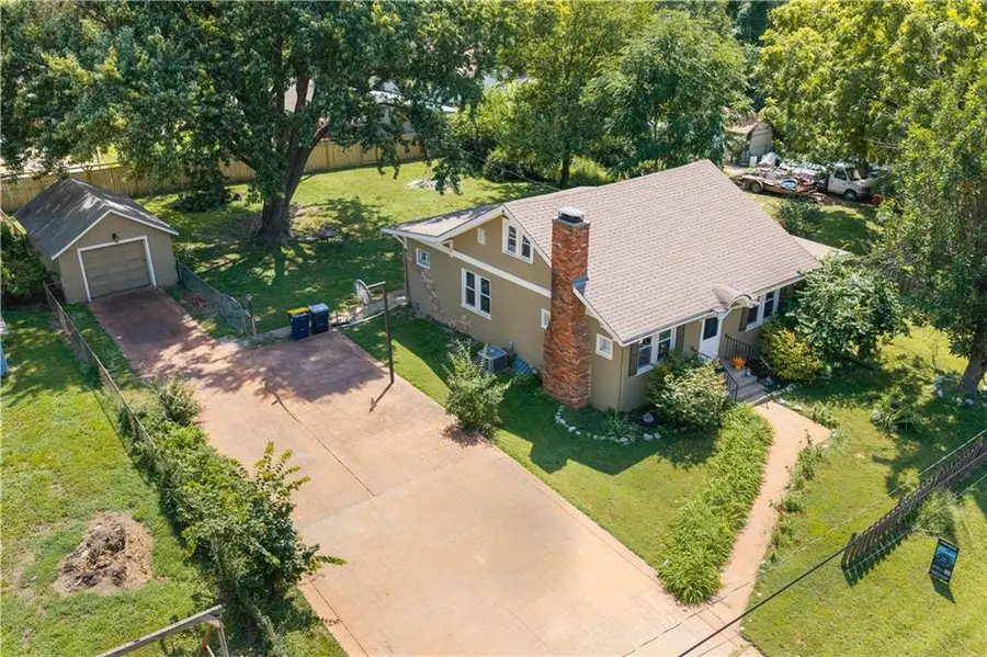 3725 N Indiana Avenue, Kansas City, MO 64117 - #3