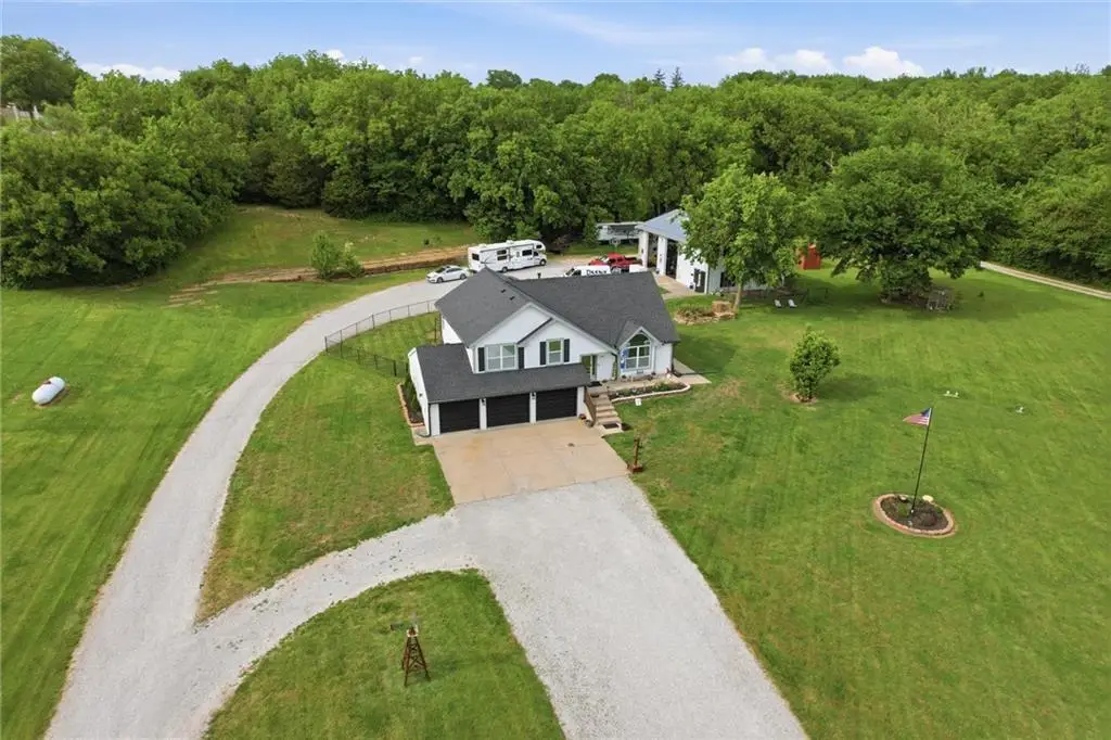 964 N 5 Highway, Lansing, KS 66043 - #1
