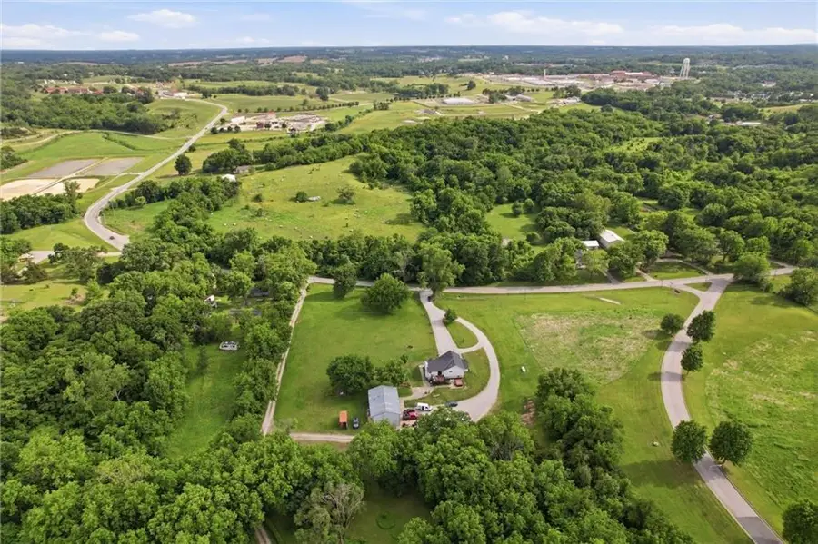 964 N 5 Highway, Lansing, KS 66043 - #2