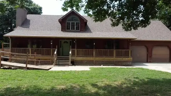 7935 Kiowa Road, Oskaloosa, KS 66066