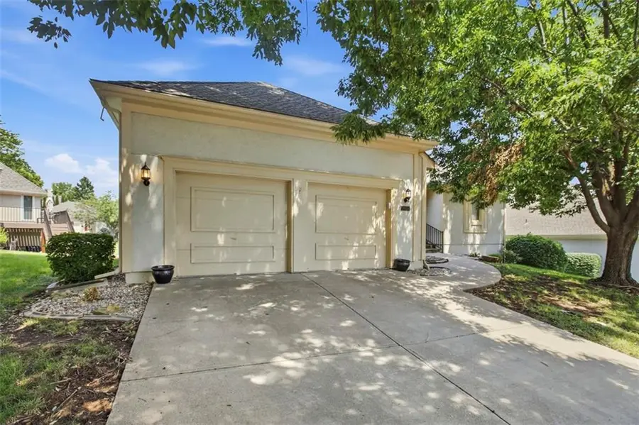 7924 W 118th Terrace, Overland Park, KS 66210 - #2