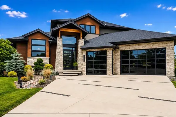 8826 Mccoy Street, Lenexa, KS 66227