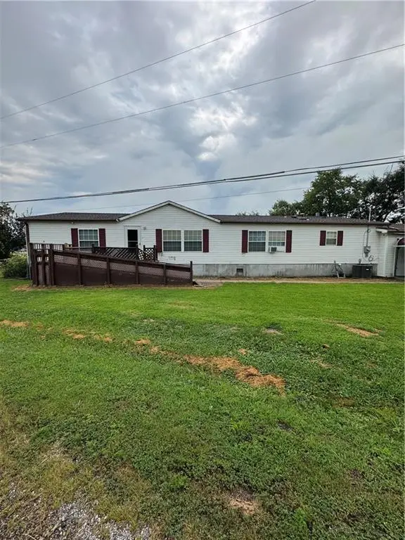 3008 SW Lakefront Lane W, St Joseph, MO 64504