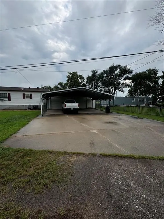 3008 SW Lakefront Lane W, Saint Joseph, MO 64504 - #2
