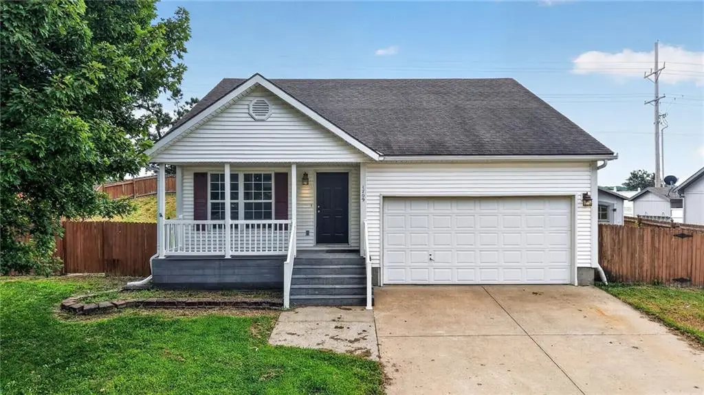 1709 Chadwick Cove, Louisburg, KS 66053 - #1
