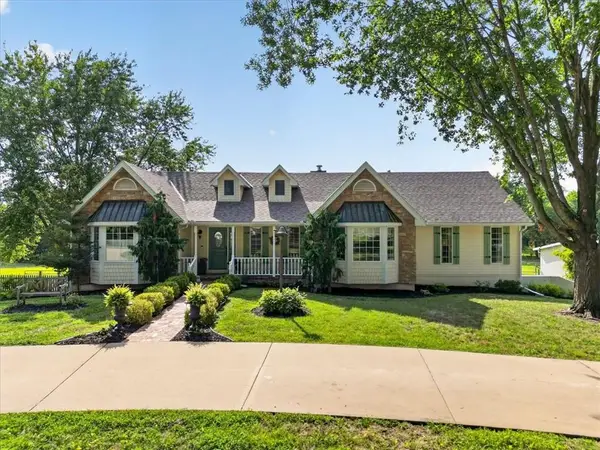 3216 S Bellechase Drive, Grain Valley, MO 64029
