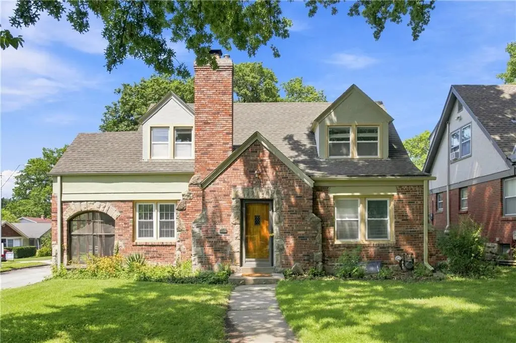 200 E 73rd Terrace, Kansas City, MO 64114 - #1