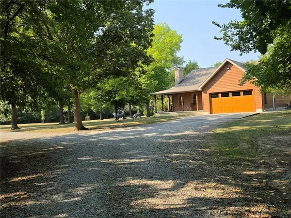 1072 E 610th Avenue, Pittsburg, KS 66762