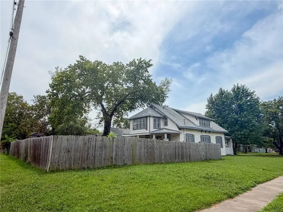 301 S Elm Street, Iola, KS 66749 - #3