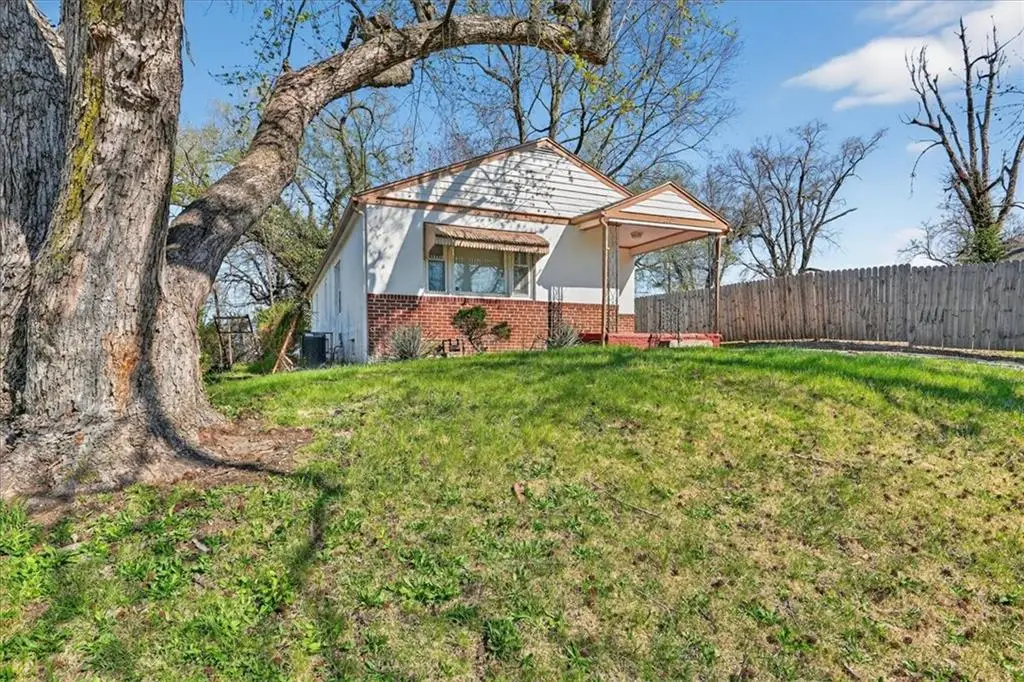 7205 Wabash Avenue, Kansas City, MO 64132 - #1