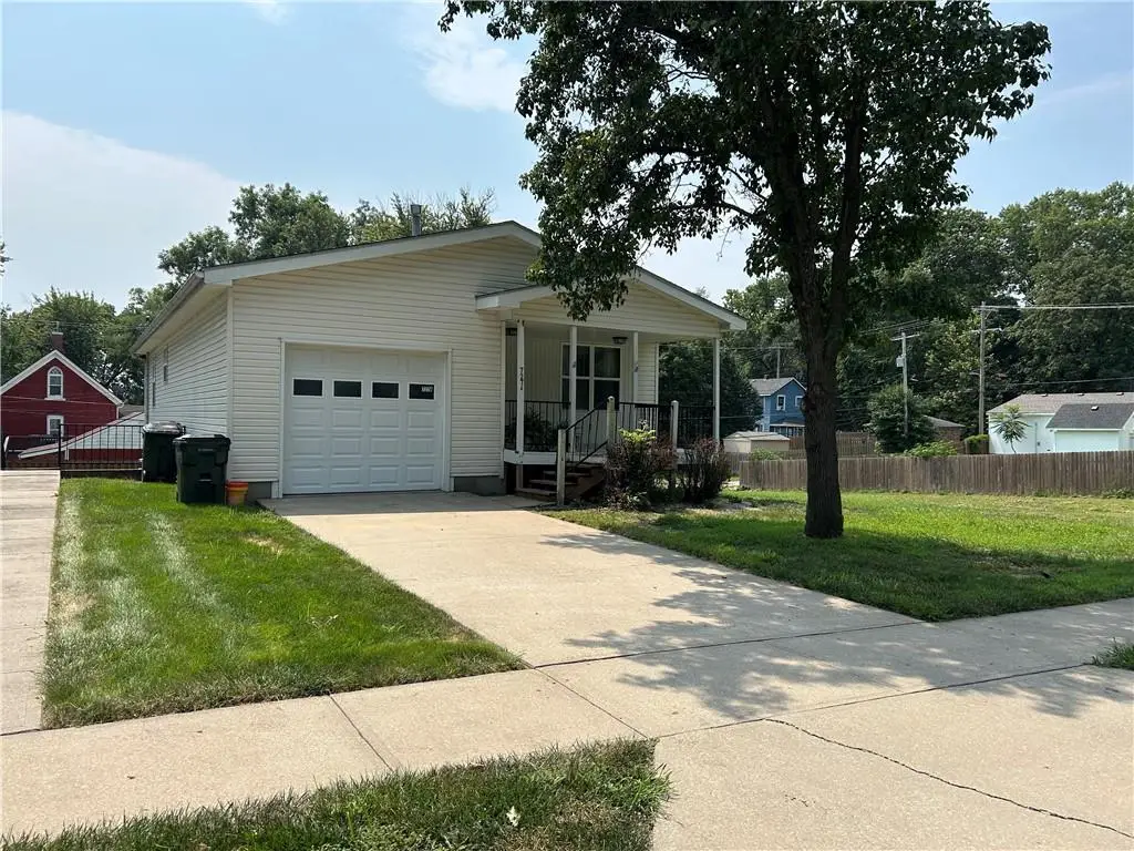 727 A & B Kiowa Street, Leavenworth, KS 66048 - #1