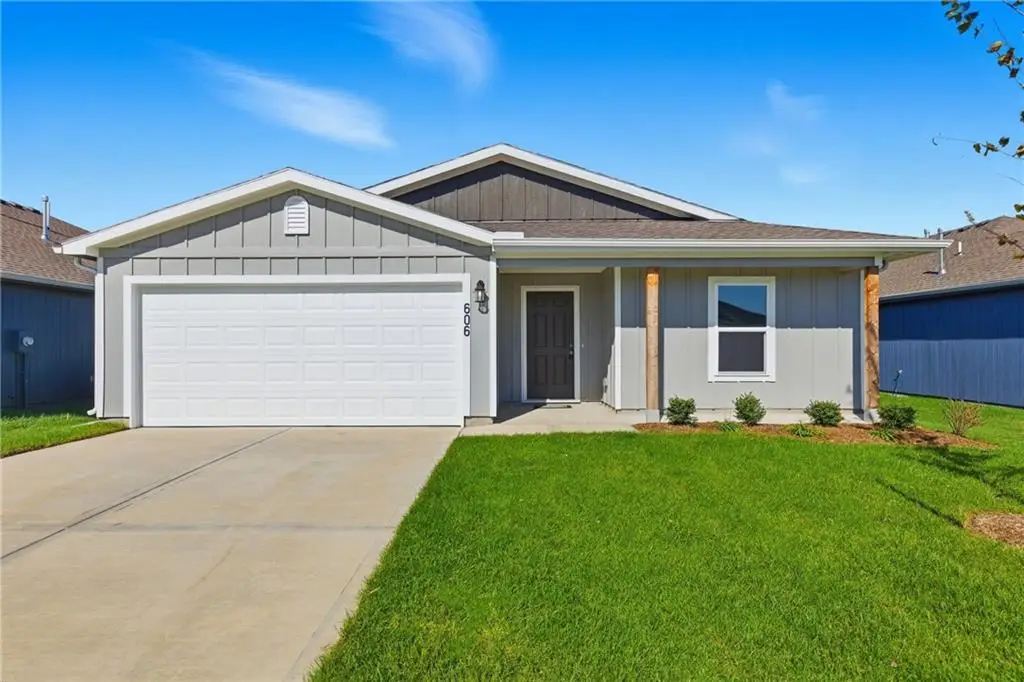 827 N Pear Street, Gardner, KS 66030 - #1
