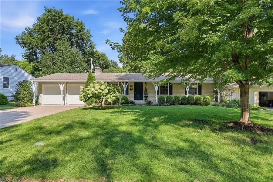 8705 Belleview Avenue, Kansas City, MO 64114 - #2