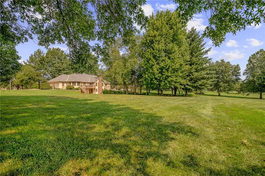 18275 Canterbury Road, Stilwell, KS 66085 - #3