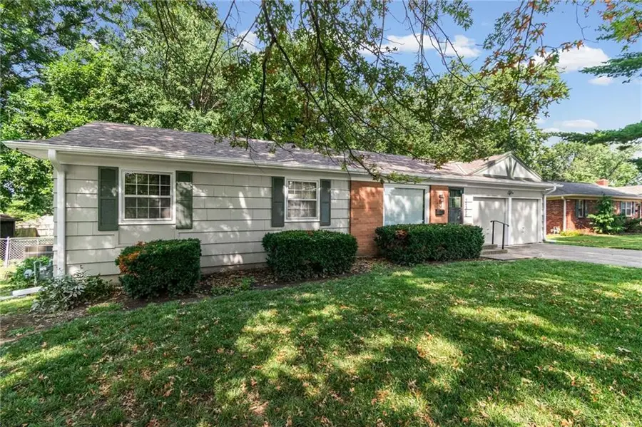 10330 Dearborn Drive, Overland Park, KS 66207 - #2