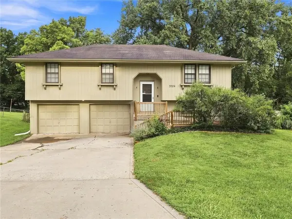 3704 N Woodland Avenue, Kansas City, MO 64116