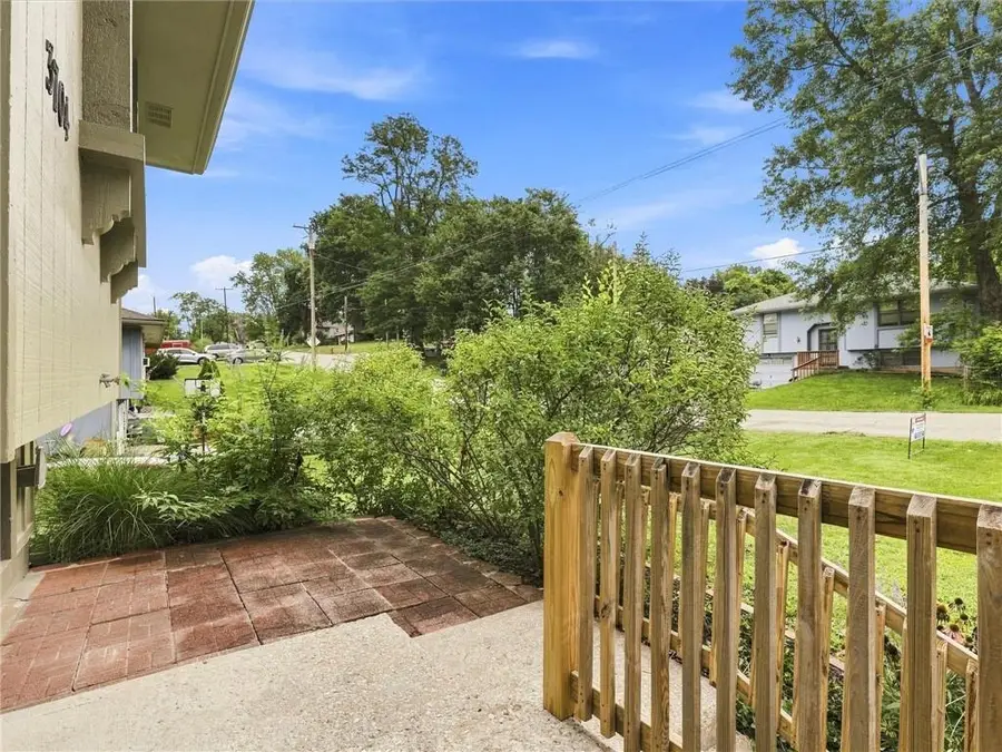 3704 N Woodland Avenue, Kansas City, MO 64116 - #2