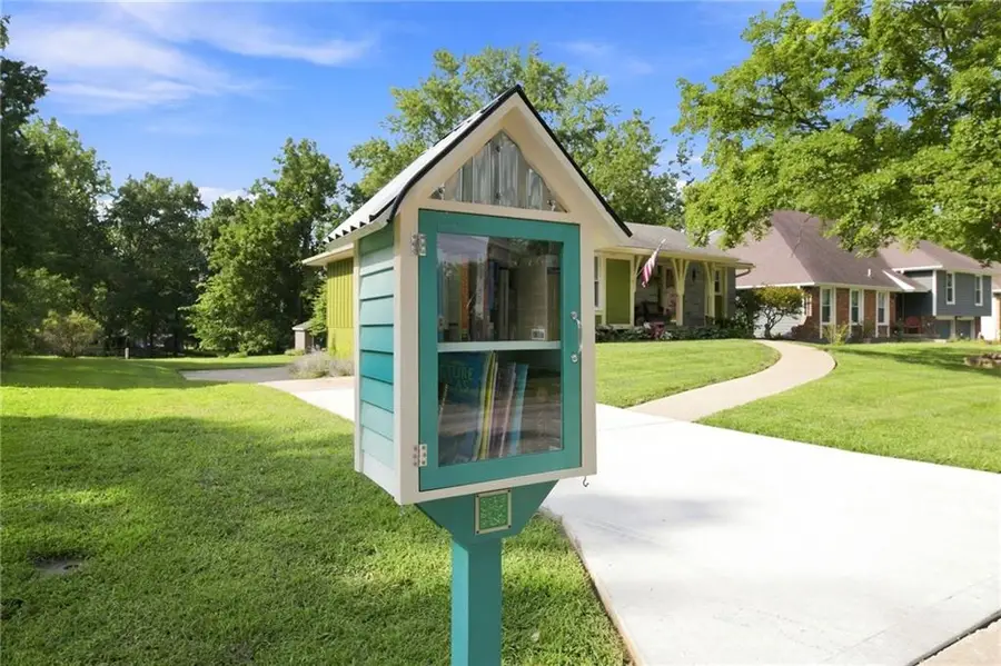 318 NE Colonial Court, Lees Summit, MO 64064 - #3
