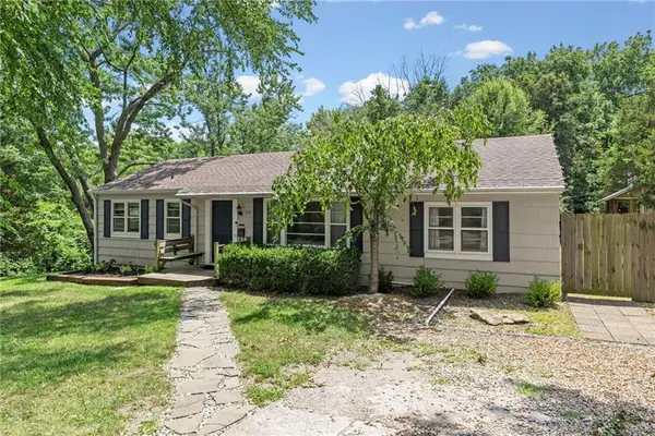 215 E 96th Street, Kansas City, MO 64114