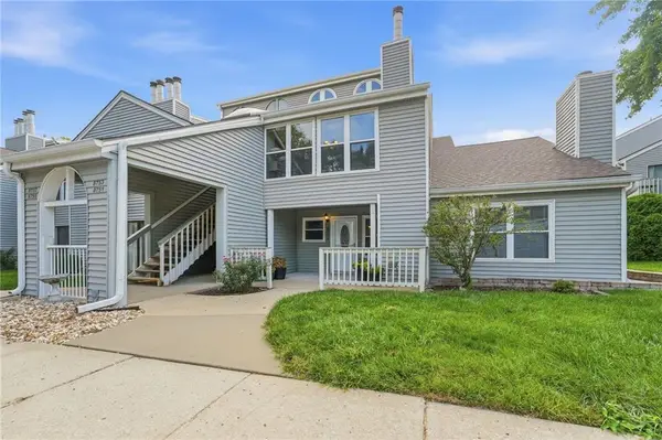 8751 W 106th Terrace, Overland Park, KS 66212