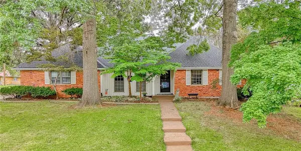712 NW 10 Street, Blue Springs, MO 64015