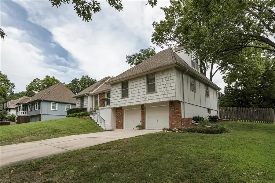 522 E 129th Terrace, Kansas City, MO 64145 - #3